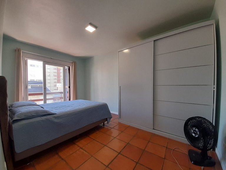 Apartamento 2 dormitórios com sacada, Centro, Torres/RS