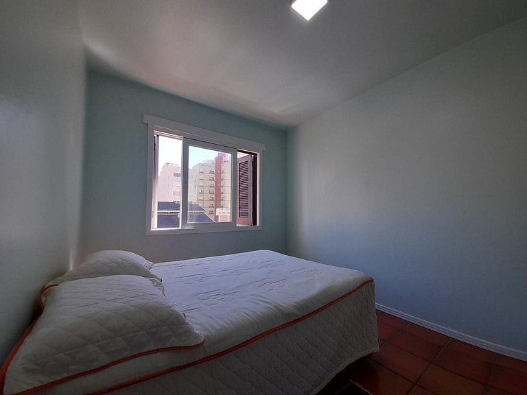 Apartamento 2 dormitórios com sacada, Centro, Torres/RS